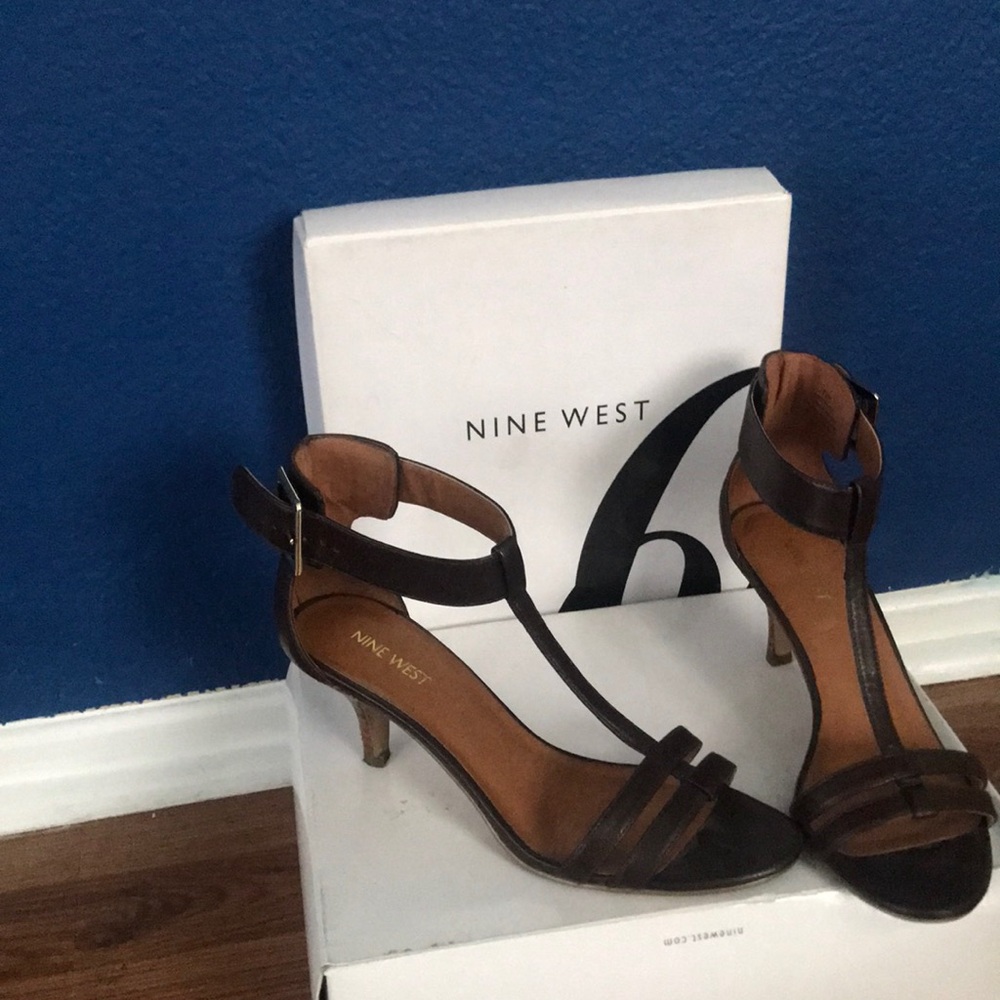 Brown princess heels open strapped
